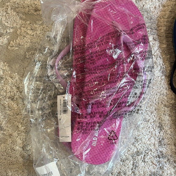NWT Old Navy Flip Flops - Picture 6 of 7